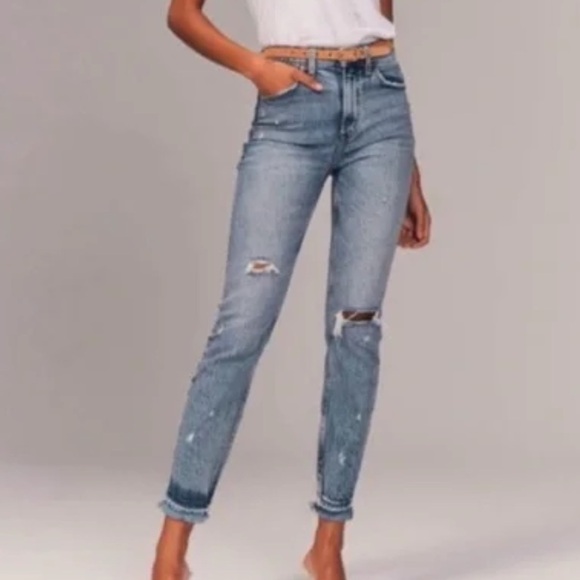 Abercrombie & Fitch Women 26/2R Distressed Denim Frayed Hem High Rise Mom Jeans - Picture 1 of 11
